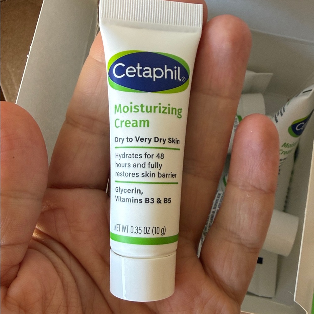 Cetaphil Moisturizing Cream Travel Size 12 count New Amazing (0.35 oz ea) - Picture 4 of 5